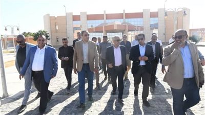 تمهيدًا لافتتاحها.. محافظ قنا يتفقد مشروعات خدمية جديدة بمركزي قنا والوقف