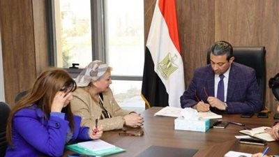 محافظ دمياط يلتقي المدير التنفيذي لغرفة الصناعات الغذائية لمناقشة آليات تنفيذ برنامج تدريبي