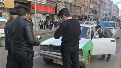 بالصور.. حملة مكبرة على سائقي السرفيس بدمنهور لمواجهة المواقف العشوائية