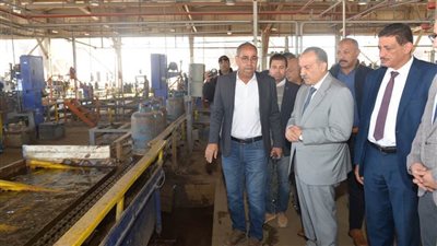 محافظ أسيوط يتفقد مصنع تعبئة أسطوانات البوتاجاز 