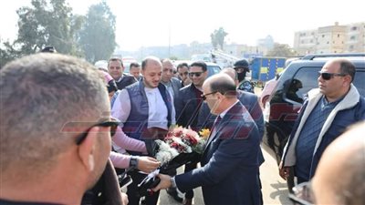 محافظ كفر الشيخ يتابع ميدانيًا تركيب أعمدة الإنارة 