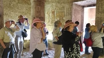 وفود سياحية تزور المناطق الأثرية بالمنيا للتعرف على عظمة الحضارة المصرية القديمة