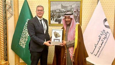 وزير البترول يبحث مع وزير الصناعة والثروة المعدنية السعودي سبل تعزيز التعاون
