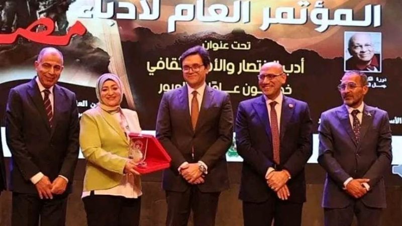 وزير الثقافة يكرم