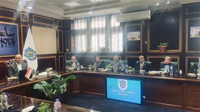 رئيس جامعة دمنهور يستقبل وفد جامعة الإسكندرية