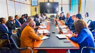 وزير الري يبحث مع وزير المياه الكيني تعزيز التعاون في مجال الموارد المائية