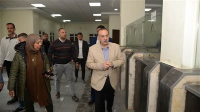 محافظ أسيوط يتفقد مجمع خدمات المواطنين بقرية أبنوب الحمام لمتابعة سير العمل