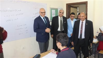 محافظ القليوبية يتابع سير امتحانات الشهادة الإعدادية بلجان العبور