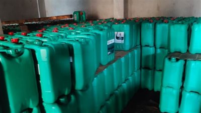  بالصور.. ضبط 10 أطنان زيوت سيارة مجهولة المصدر ومحطة وقود تصرفت في 5 آلاف لتر سولار بالغربية