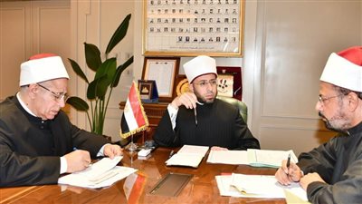 وزير الأوقاف يجتمع مع مدير أوقاف مطروح لمتابعة الانضباط الإداري والدعوي 