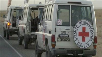 الصليب الأحمر يتسلم الأسيرات الإسرائيليات في ساحة السرايا