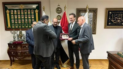 جلسة خاصة بين إدريس ورئيس world boxing تكشف تفاصيل تنظيم المنافسات بأولمبياد الشباب 2026