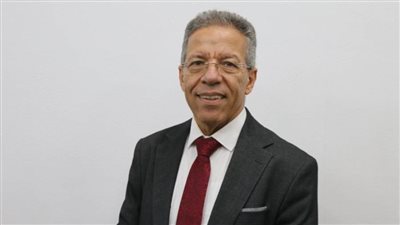 نقيب الأطباء يزور طبيب المنصورة بعد تعرضه لأزمة قلبية