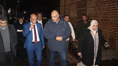 محافظ القليوبية ومدير الأمن يتابعان حريقًا بثلاجة أغذية بالقناطر الخيرية.. 
