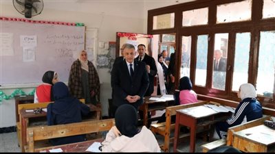 محافظ الإسماعيلية يتفقد لجان امتحانات الفصل الدراسي الأول للشهادة الإعدادية العامة والأزهرية 