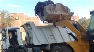 رفع أكثر من 500 طن على مدار 3 أيام بنطاق أحياء شرق وجنوب أسوان