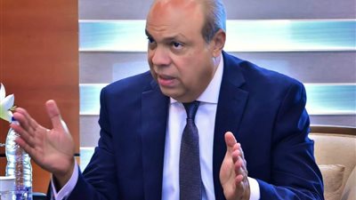 وزير الطيران يلتقي وفدا إماراتيا لمناقشة أوجه التعاون المشترك