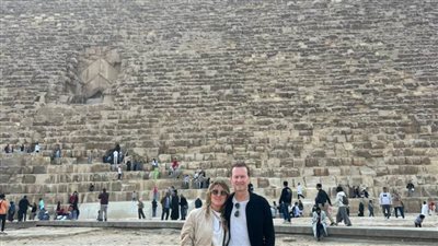 رئيس الاتحاد العالمي للملاكمة في جولة بالأهرامات