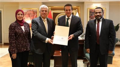 وزيرا الصحة والتعليم العالي يشهدان إطلاق عقار لخدمة مرضى التليف الكيسي