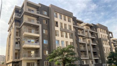 وزير الإسكان يستعرض إنجازات قطاع الشئون العقارية والتجارية بهيئة المجتمعات العمرانية  