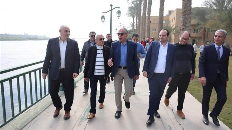 محافظ المنيا خلال