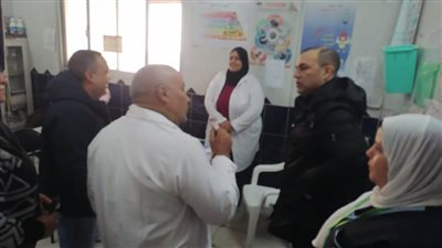 بالصور..وكيل وزارة الصحة بالبحيرة يتابع سير العمل والخدمات المقدمة للمواطنين بمستشفيات كفر الدوار 