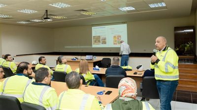 عبد الناصر بكر: مكافأة سنوية وزيادة شهرية للعاملين بشركة أسمنت أسيوط 