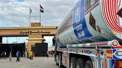 إدخال 100 شاحنة من بينها 20 شاحنة وقود عبر ميناء رفح البري إلى قطاع غزة