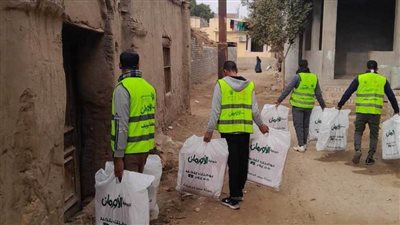 توزيع 540 بطانية لأهالي قرى مركزي سمسطا وببا ببني سويف