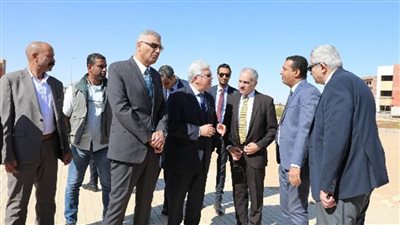 وزير التعليم العالي ومحافظ أسوان يتفقدان مبنى كلية طب الأسنان بأسوان الجديدة