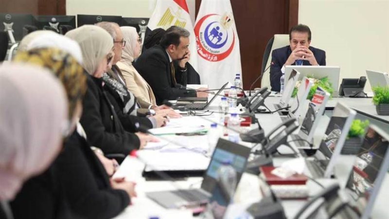 وزير الصحة يبحث معدلات
