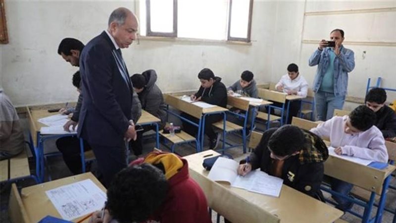 طلاب الشهادة الإعدادية