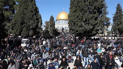 50 ألفا يؤدون صلاة الجمعة في المسجد الأقصى