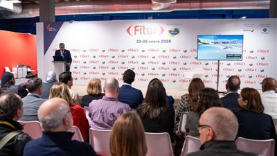 وزير السياحة والآثار يعقد مؤتمرًا صحفيًا عالميًا بمدريد