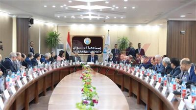 رئيس جامعة كفر الشيخ يشارك في اجتماع المجلس الأعلى للجامعات بأسوان