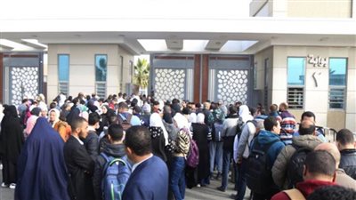 إقبال جماهيري لافت في الساعات الأولى من انطلاق فعاليات الدورة 56 لمعرض الكتاب