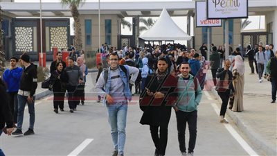 إقبال كبير على زيارة معرض الكتاب في اليوم الأول وسط إقبال جماهيري كبير