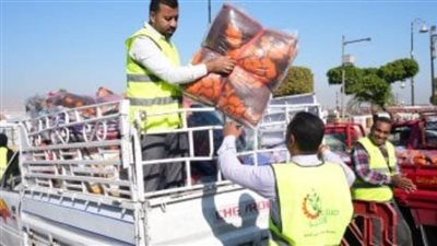 توزيع ٢٠٠ بطانية  و٢٠٠ شنطة سلع غذائية  و٣٠٠ حلويات أطفال على الأسر الأولى بالرعاية بمطروح 