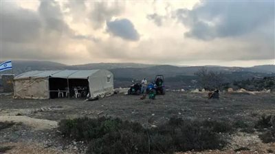 الاحتلال يقتحم منزل المعتقل زكريا الزبيدي وينكل بعائلته