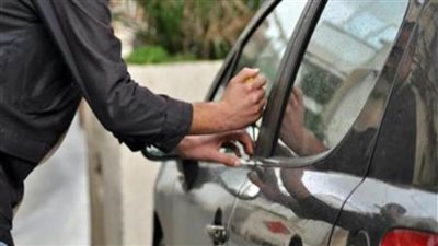مباحث القاهرة تضبط عنصرا إجراميا تخصص في السرقة من داخل السيارات