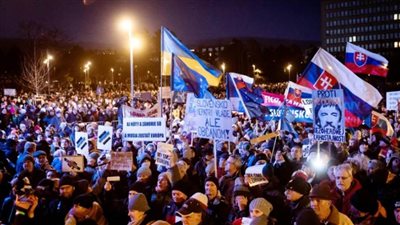 100 ألف متظاهر في سلوفاكيا يطالبون بوقف التقارب مع روسيا