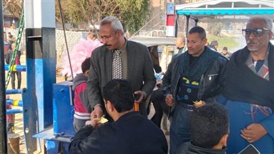 رئيس مركز أبوتيج بأسيوط يتابع سير العمل بمشروع العبارات النهرية