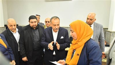 محافظ أسيوط يتفقد مركز خدمة عملاء هندسة غرب والأربعين