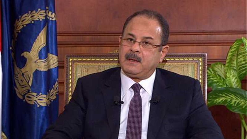 «عبد الغفار» يمنح