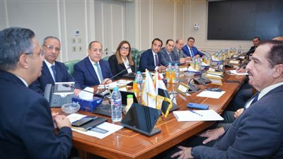 وزير التموين يلتقي ممثلي شركات الصناعات الغذائية لمتابعة استعدادات شهر رمضان