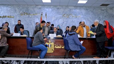 محافظ سوهاج يعقد اللقاء الجماهيري الأسبوعي للاستماع إلى شكاوى واحتياجات المواطنين