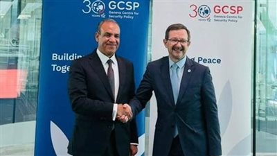 وزير الخارجية يلتقي المدير التنفيذي لمركز جنيف للسياسة الأمنية