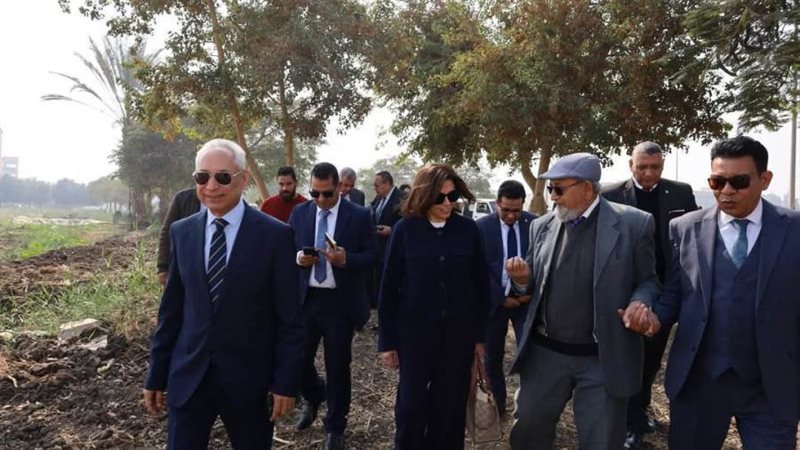 رئيس الجامعه مع الوفد