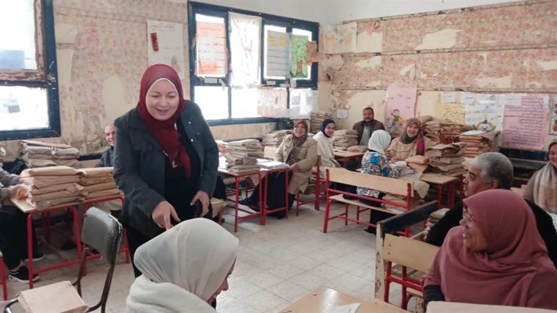 وكيلة الوزارة اثناء