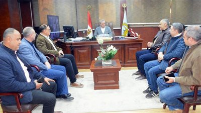 محافظ الغربية يناقش تطوير الخدمات ويشدد لامجال للجزر المنعزلة